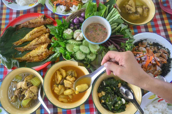 Conjunto de tradição Culinária do Sul da Tailândia. Comida asiática e especiarias, T — Fotografia de Stock