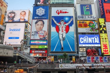 Osaka, Japonya - 26 Mayıs 2019 Osaka ünlü yer Dotonbori,