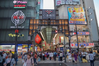 Osaka, Japonya - 26 Mayıs 2019 Shinsaibashi en ünlü dükkanı