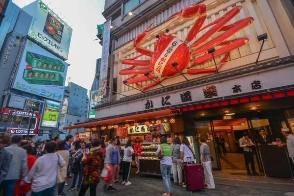 Ósaka, Japonsko-26. května 2019 Shinsaibashi je nejslavnější obchod — Stock fotografie