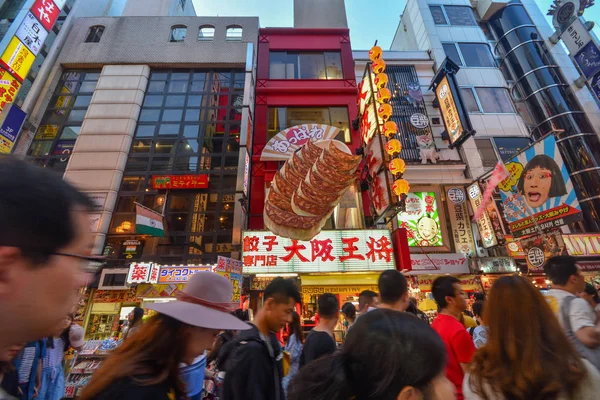 Osaka, Japão - 26 de maio de 2019 Shinsaibashi é a loja mais famosa — Fotografia de Stock