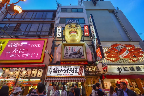 Osaka, Japón - 26 de mayo de 2019 Shinsaibashi es la tienda más famosa —  Fotos de Stock