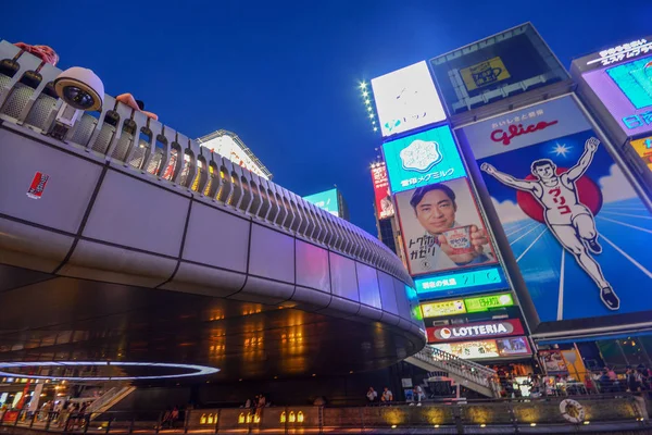 Osaka, Japão - 26 de maio de 2019 Dotonbori o famoso lugar em Osaka , — Fotografia de Stock