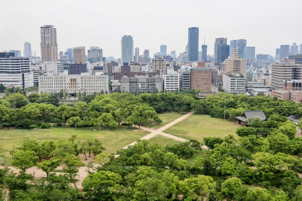 Osaka, Japonya - 26 Mayıs 2019 - Osaka c'nin tepesinden şehir manzarası
