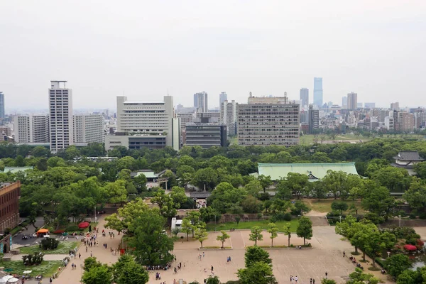 Osaka, Japonya - 26 Mayıs 2019 - Osaka c'nin tepesinden şehir manzarası