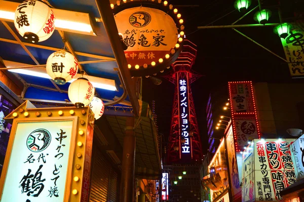 OSAKA, JAPÃO - 24 de maio de 2019: Cena noturna do shoppin Shin seikai — Fotografia de Stock