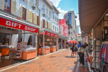 Singapur - 28 Mayıs 2019 Chinatow'da renkli miras binaları