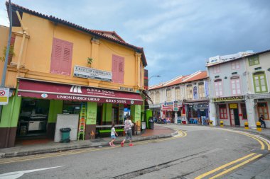 Singapur - 28 Mayıs 2019 : Küçük Hindistan distric'te renkli boya