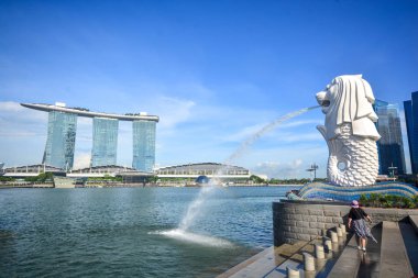 Singapur - 28 Mayıs 2019 : Ma'da bluesky ile Merlion heykeli