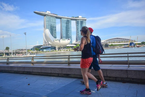 Singpore - May 28, 2019 : Asyalı çift turist onların holi zevk