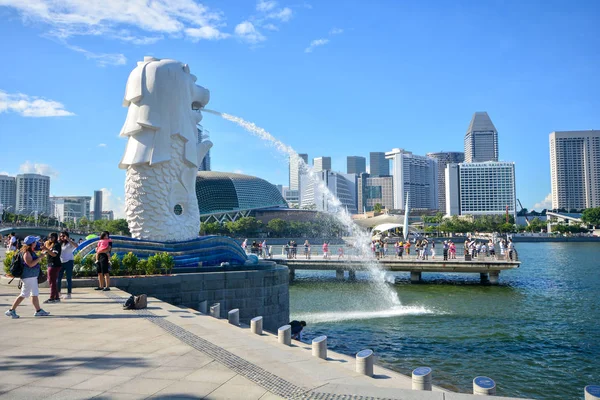 Singapur-28 maja 2019: pomnik Merlion z Bluesky na ma — Zdjęcie stockowe