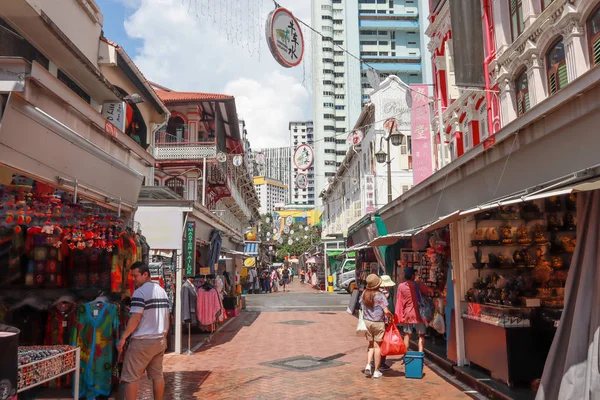 Singapur - 28 Mayıs 2019 Chinatow'da renkli miras binaları