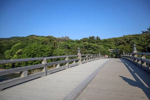 Een brug naar het binnenste gebied van ISE Jingu Naiku in ISE City, Mie P — Stockfoto
