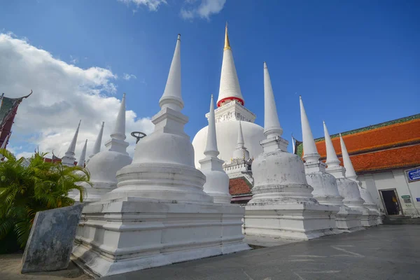 Wat Phra Mahathat Woramahawihan jest główną świątynią buddyjską (Wat — Zdjęcie stockowe