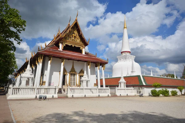 Wat Phra Mahathe Woramahawihan je hlavní buddhistický chrám (Wat — Stock fotografie