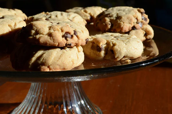 Tray Freshly Baked Chocolate Chip Cookies — Stock Photo, Image