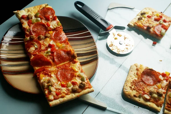 Closeup View Some Fresh Baked Homemade Pizza Being Served Kitchen — Stock Photo, Image