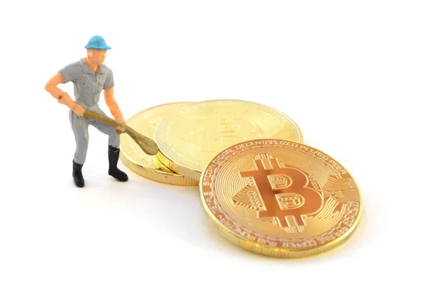 Conceptual Image Based Mining Digital Currency Using Bitcoin Small Figurine — Stock Photo, Image