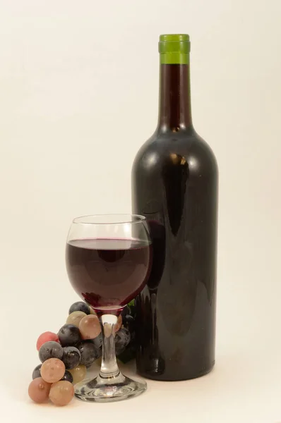 Свіжа пляшка вина — стокове фото