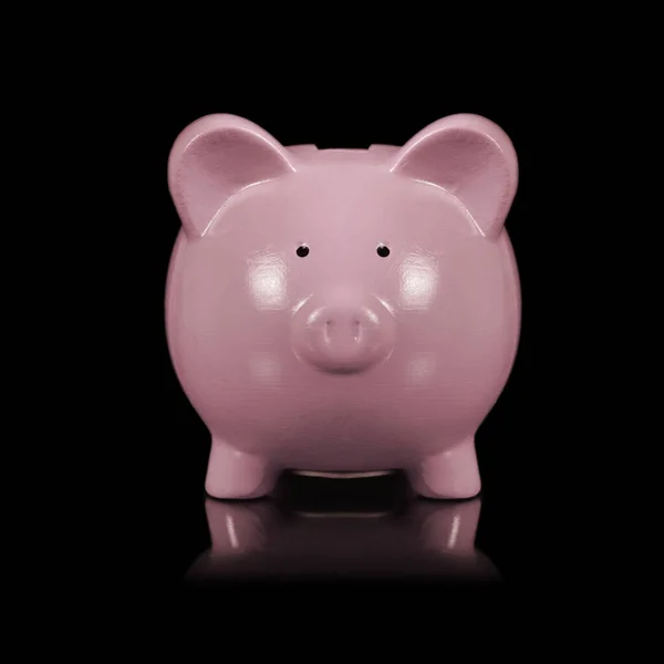 一个用来存钱的粉色储蓄罐的黑色背景图像上的孤立物 — 图库照片