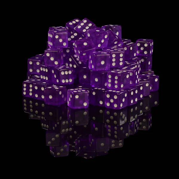 一堆新的未使用的赌场级骰子 带有黑色反射面背景 — 图库照片