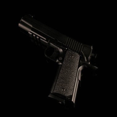 1911 model, muharebe ve kolluk kuvvetlerinde kullanılan el tabancası..