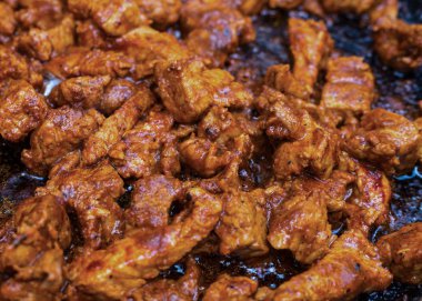 Kızartma tavuk domuz etli meze öğle veya akşam yemeği, yemek için parçalarını kümesi