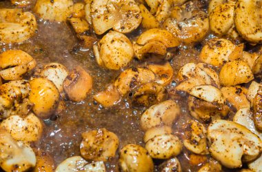 Küçük petrol Marine sosu ve baharatlar tuz kızarmış hızlı meze biber