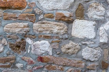 taş arka plan gri çimento eski düzensiz desen kentsel tasarım ile çimentolu kahverengi Beyaz kireçtaşı blokları