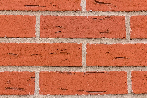 れんが造りの壁の長方形の赤石セメント灰色ライン平行行自然壁クローズ アップ グランジ背景と亀裂 — ストック写真