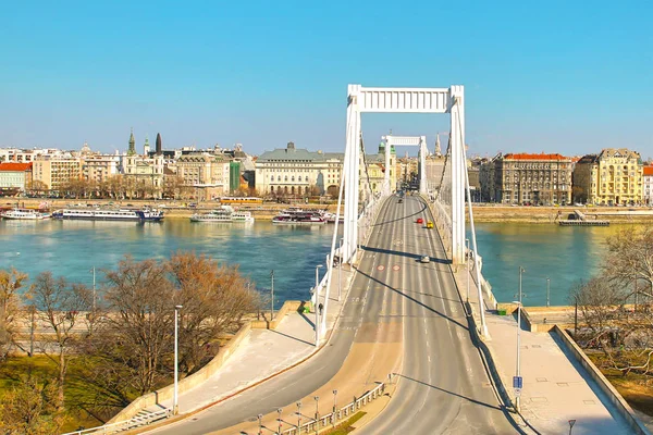 Híd Erzsébet Gyalogos Úton Széles Úton Budapest Központjában Gyönyörű Kilátás — Stock Fotó