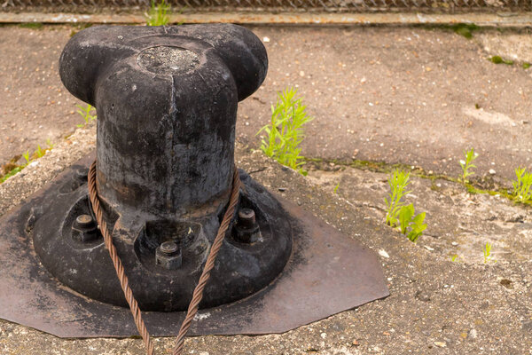 металлический шкаф черная погода избили основное оборудование береговой линии порта с шарнирной фиксации кабеля
