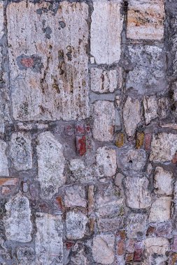 dikey taş yatak birçok kaldırım taşı döşeli bej düzensiz yıpranmış eski temel tasarım serisi kalkerli blokların