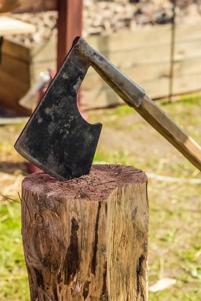 Barba Hacha Tradicional Forjada Medieval Plana Negra Arma Cuerpo Cuerpo — Foto de Stock