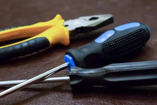Værktøj sæt tænger gul lange skruetrækkere fiksering hjem værktøjer elektrisk reparation - Stock-foto