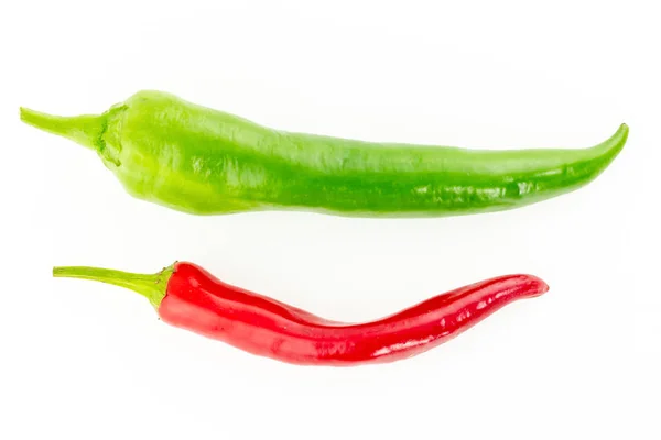 Paralelo horizontal pimientos caliente rojo verde par de verduras salsa picante condimento asia — Foto de Stock