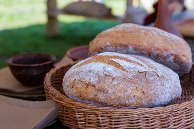 sepet kahverengi bütün yuvarlak kırık pişmiş iştah açıcı çifti pişirme sandviç tabanı