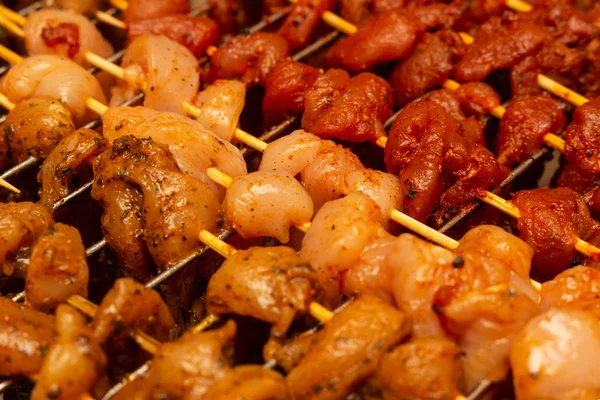 Шаблон мяса курицы куски говядины вкусом паприка карри пряный пряный задний кулинарный — стоковое фото
