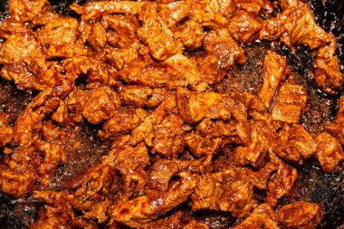 kızarmış gulaş aromatik lezzetli protein kaynağı bir tavada arka plan mutfak