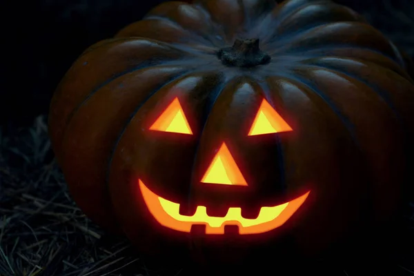 Skrämmande huvud design Halloween Lantern Jack dekor traditionella glödande leende — Stockfoto