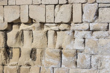 eski taş duvar yıkılmış gri düzensiz harap sert yıpranmış taş arka plan