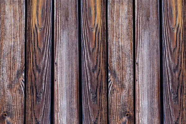 Fondo marrón tableros verticales líneas oscuro madera patrón base eco material — Foto de Stock