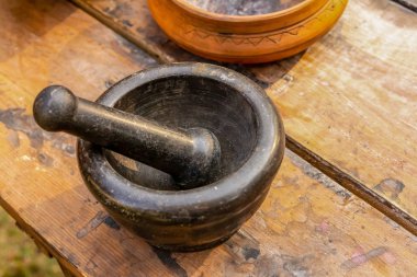 granit taş sert harç baharat ve kokulu otlar koyu doğal geleneksel öğütücü