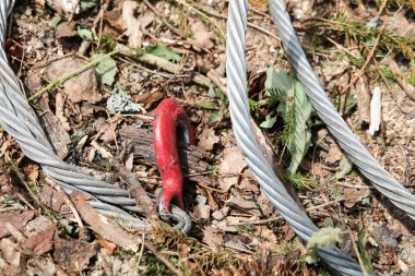 endüstriyel kanca kırmızı metal kablo toprak arka plan karşı yakın