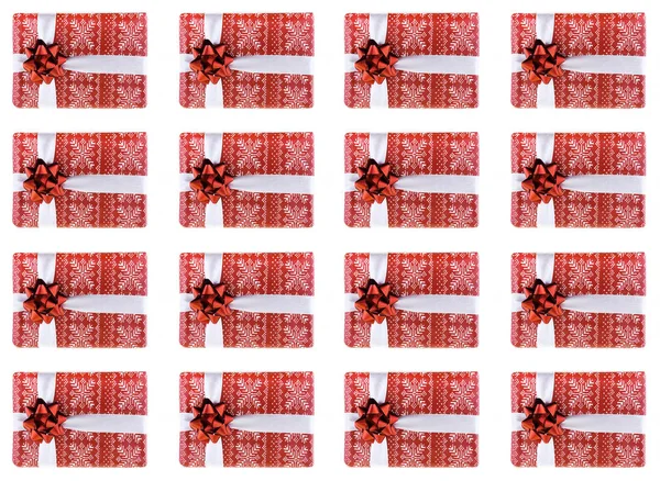 Візерунок червоні святкові коробки стрічка з лука багато подарунків біла основа — стокове фото