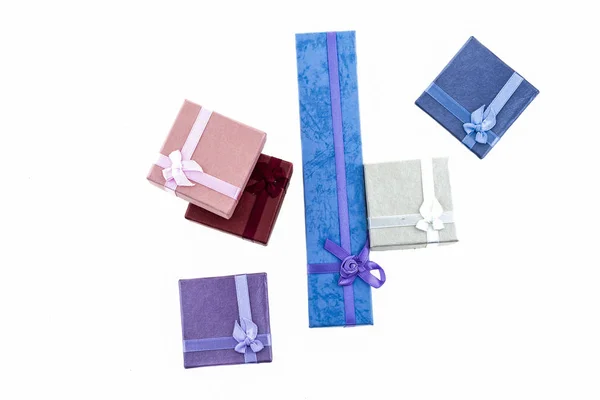 Azul caja larga regalo cuadrado conjunto regalo de boda festivo sobre fondo blanco — Foto de Stock