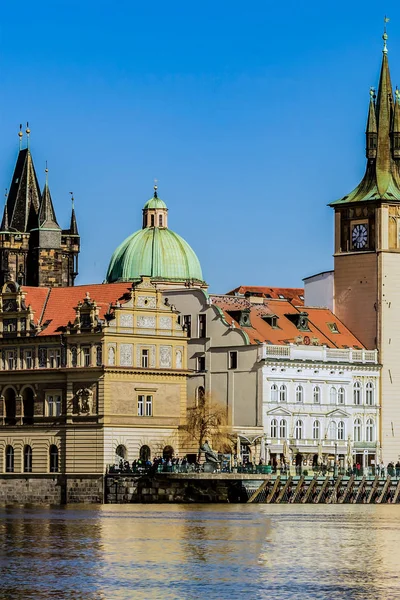 Prag Çek Cumhuriyeti Mart 2018. parlamento tarihi kale prag mala ülke banka nehir vltava — Stok fotoğraf
