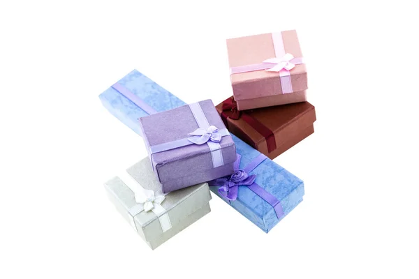 Set scatola regalo lilla blu assortiti compleanno vacanza bianco sfondo base — Foto Stock