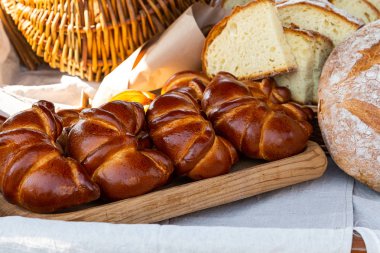 set pişmiş el yapımı börek closeup openwork dolgu ile lezzetli