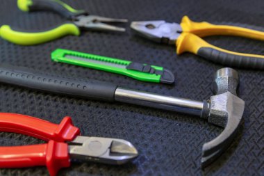nippers çekiç bıçak el aletleri ev zanaatkar yakın